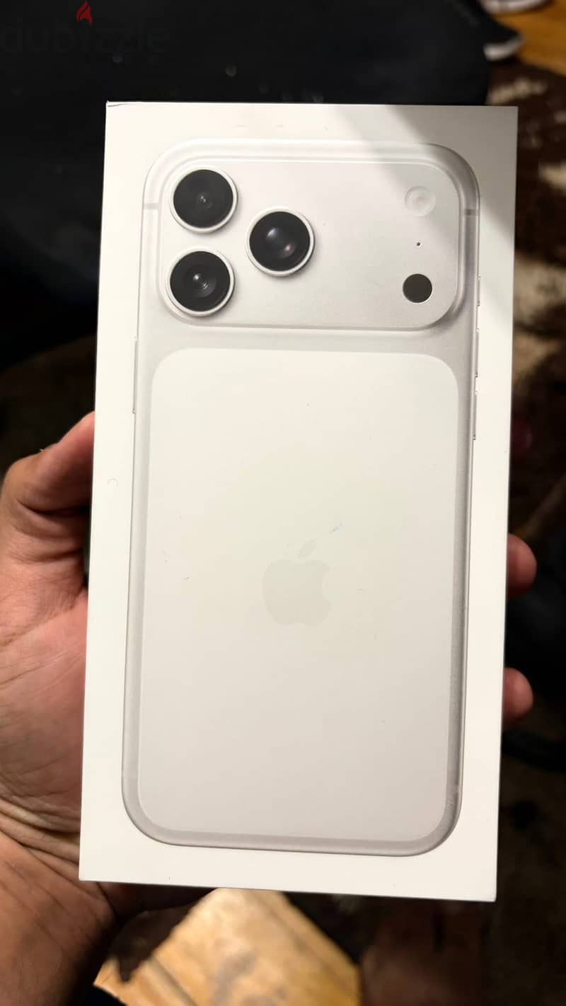 iPhone 17 Pro Max 3