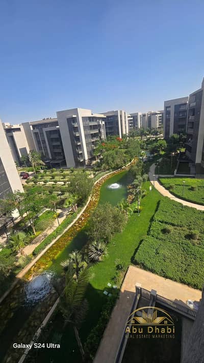 Apartment 178m for sale in Privado Compound, Madinaty, direct lake view. Sale includes air conditioning and a private parking space.