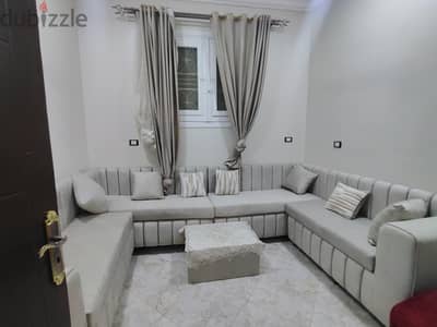 ركنة مودرن كبيرة بحالة ممتازة + بف