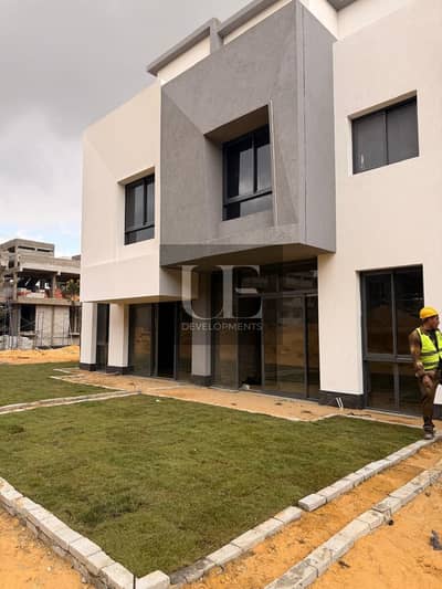 Undermarket price townhouse middle in Eastshire