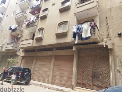 مخزن بحي الجامعه مني انا المالك مباشره قريب من الطريق السريع