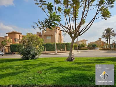 Vila Standard Alon Rent Compound Royal City in a distinctive location
