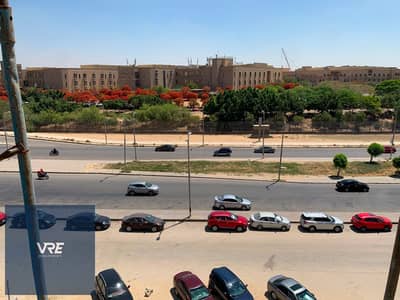 مكتب إداري 306م تشطيب كامل واجهة على AUC بمول V Terrace بالتجمع الخامس
