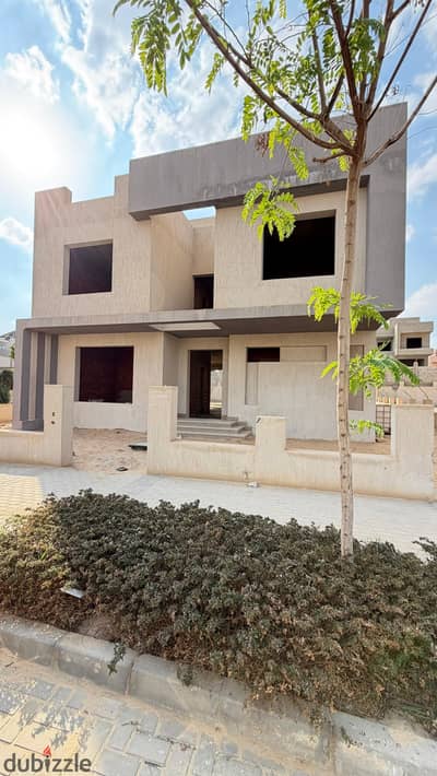 Villa at a bargain price stand Alone in the most distinctive location in Grand Heights compound