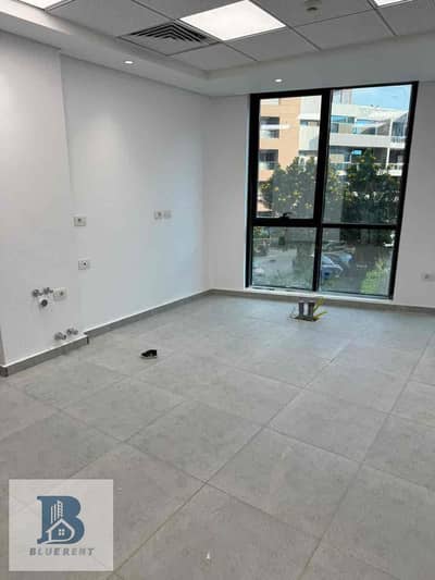 A distinguished clinic for rent in the First Settlement, Lamirada Plaza