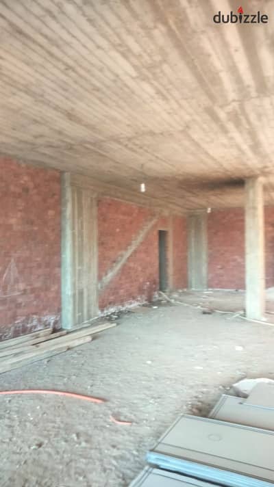 Store 120 meters on Gardenia Street