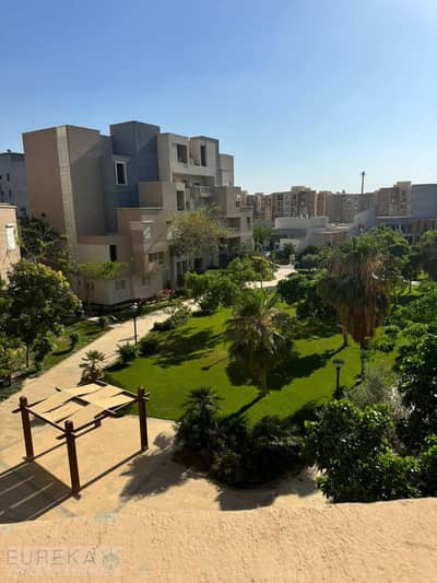 شقة مميز لايجار القانون في b8 فيو جاردن