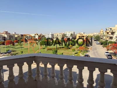 دوبلكس مميز للبيع 300 متر في جنوب الأكاديمية التجمع الخامس قريب من مسجد حسن الشربتلي و دقائق من شارع التسعين و AUC والجولدن سكوير