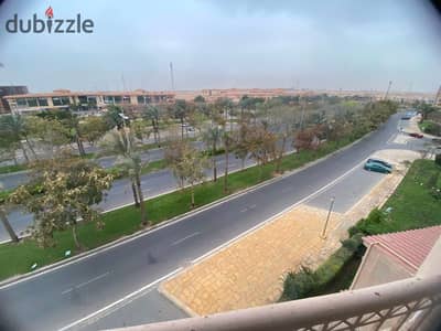 للايجار مفروش  شقه ١٧٥ متر  ان شاء الله في مدينتي   مجموعه ٢٣ امام مجمع  البنوك . . . الدور الرابع  ثلاثه غرف نوم  دريسينج كبير  اربع مكيفات  مطبخ مودرن  تشطيبات خاصه الثلاثة حمامات  غساله ملابس  ثلاجة كبيره LG تلفزيون  شفاط اعلى البوتجاز  اثنين سخان ماء في