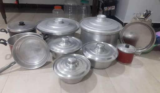 حلل واركوبال وزجاج وبلاستيك للبيع