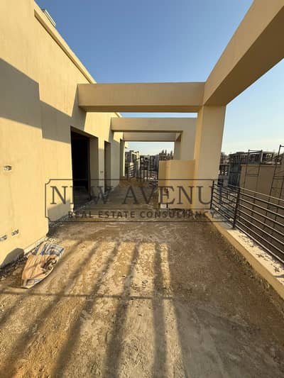توين هاوس استلام فوري للبيع في نيو جيزة  بموقع متميز صف الثاني مباشر على الجولف -  New Giza Kingsrange Phase 2