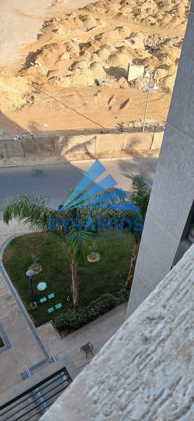 شقة مفروشة للإيجار في بريفادو – مدينتي  فرصة مميزة للإيجار داخل بريفادو، شقة فاخرة بأول سكن وفرش فندقي راقٍ، جاهزة للسكن الفوري في موقع متميز.