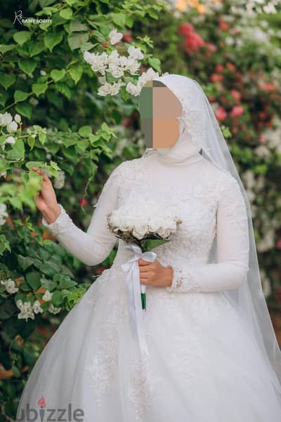 فستان زفاف ابيض