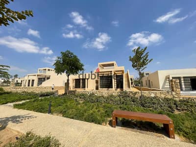 للبيع فيلا 315 متر دور واحد في اوست - وايت استلا م فوري لوكيشن مميز