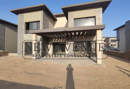 فيلا استلام فوري متشطبة بالكامل للبيع سوان ليك ريزيدنس - Swanlake residence new cairo