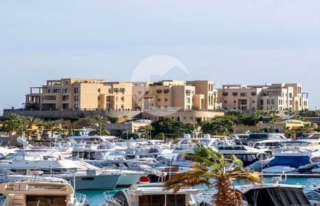 شاليه متشطب بالكامل بالتكيفات للبيع بموقع متميز في الجونه البحر الاحمر مع اطول فتره سداد من حسن علام