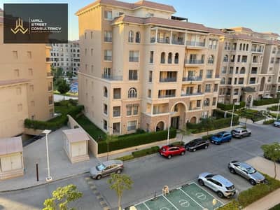 شقة متشطبة بالكامل للبيع علي شارع التسعين في قلب التجمع الخامس