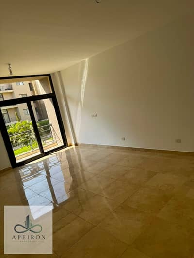Apartment in Fifth Square Compound (marasem)