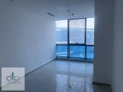 فرصة مميزة للإيجار داخل كيرنل بيزنس هب في موقع استراتيجي متميز بشارع التسعين الشمالي، إحدى أهم المناطق التجارية في القاهرة الجديدة. تتوفر وحدة إدارية