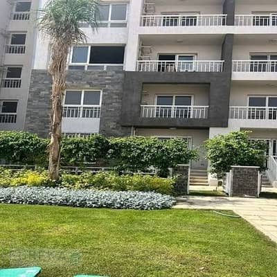 شقه مميزه للبيع ارضي بجاردن في مدينتي b12 فيو وايد جاردن