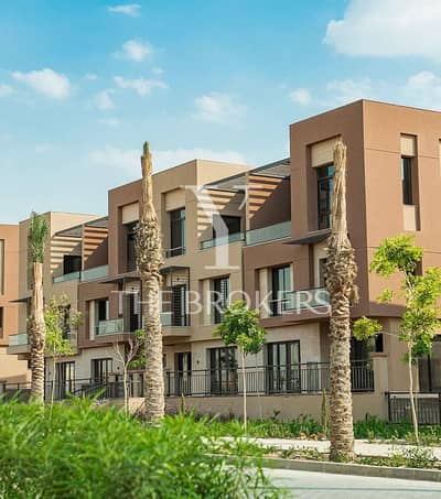 تاون هاوس للبيع داخل أحد أرقى كمبوندات القاهرة الجديدة، بموقع مميز وتصميم عملي يوفر الراحة والخصوصية لجميع أفراد الأسرة