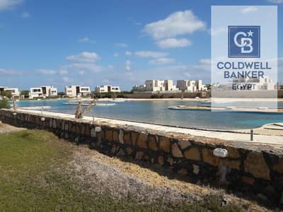 فيلا مستقلة فاخرة مفروشة بالكامل للبيع في هاسيندا باي | أرض 1,500 متر | موقع متميز بإطلالة بحرية