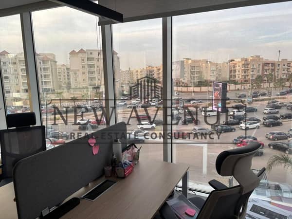 مكتب بانوراما للبيع على التسعين مباشر بعائد استثماري 9.5% Trivium Square New Cairo