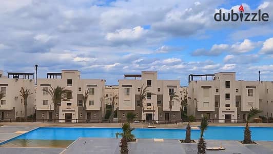 شاليه فاخر بأطلالة علي حمام السباحة للإيجار في امواج
