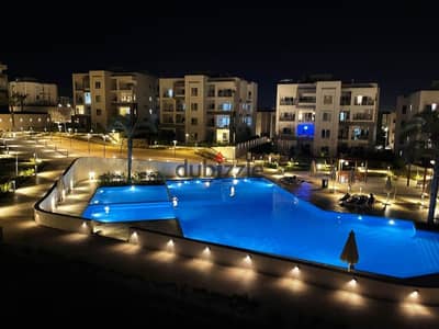 شاليه مميز بأطلالة علي حمام السباحة للإيجار في امواج