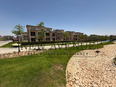 توين هاوس مودرن نصف تشطيب في La Vista City لافيستا سيتي العاصمة الجديدة اقل من سعر السوق جاهز للاستلام يطل علي اللاندسكيب