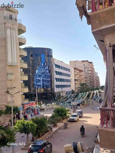 شقه في الإسكندرية شاطئ النخيل بجوار دار الدفاع الجوي خطوات قليلة من البحر