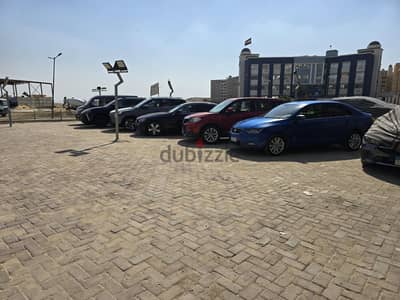 معرض سيارات مجهز بالكامل