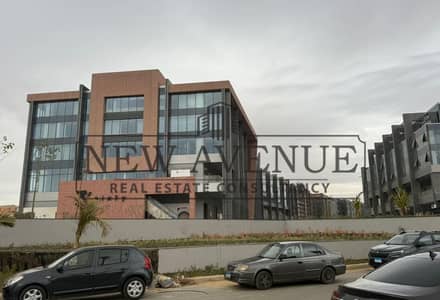 مكتب للبيع  بسعرو اطلالة  مميز فى 3 SIXTY MALL   التجمع الخامس جاهز للاستلام