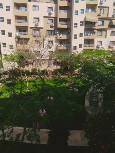 Apartment for rent in Madinaty B6 two bedrooms, bathroom, kitchen, reception garden view with all facilities, electricity, water, natural gas, internet, and elevator. The price includes maintenance required is 14 thousand. Inspection available, excellent opportunity.