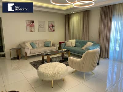 تاون هاوس للبيع في إيفر إيست التجمع الخامس  تشطيب كامل بالتقسيط و باقل سعر