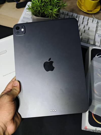 Ipad pro 11inch M5.256G B100% زيرو