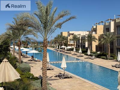 اطلاله بحر وحمام سباحة بالفرش كامل | باقل من سعر السوق