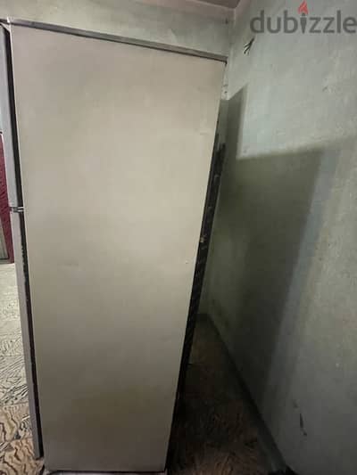 ‏ثلاجة كريزي 16 آدم من الداخل أستلس