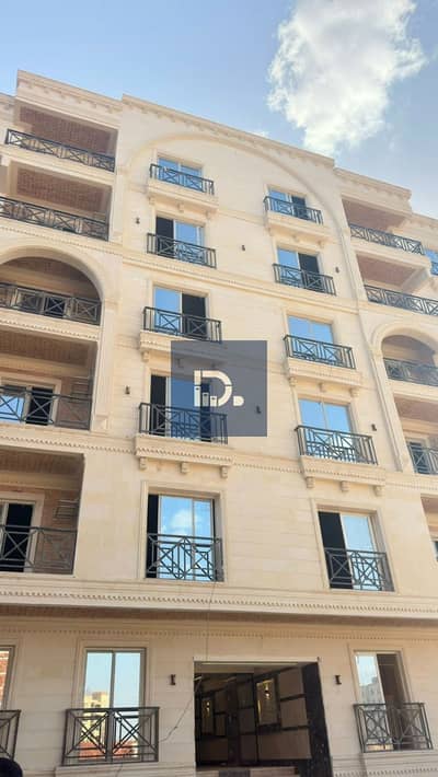  With 3.5M instead of 4.6M! Immediately receive an apartment for sale 125m + roof 173m in Green City, October Gardens with a 25% discount and the second number from the Fayoum Road. Call us for an immediate viewing!