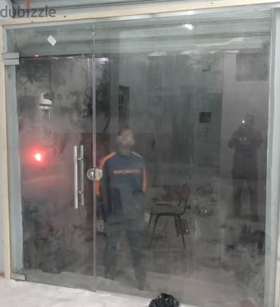 زجاج اسكوريت كامل بجميع اكسسوارته  بحالة ممتازة