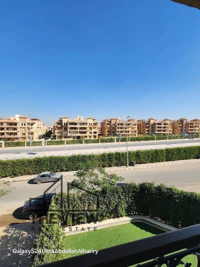 شقه مميزه جدا    فيو لاند سكيب دور اول  نص تشطيب مساحه وlayout ممتاز في كمبوند الخمائل EL Khamayel compound  الشيخ زايد  في  لوكيشن مميز