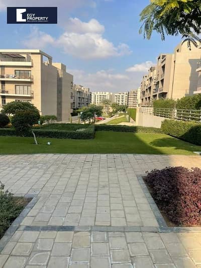 شقة متشطبه سوبر لوكس للبيع في فيفث سكوير المراسم - القاهرة الجديدة