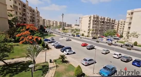شقه للايجار في مدينتي 135متر بالتكييفات والمطبخ فيو جاردن 3غرف وحمامين وريسبشن مطلوب 20 الف فرصه ممتازه جدا بسعر لقطه معاينه اي وقت