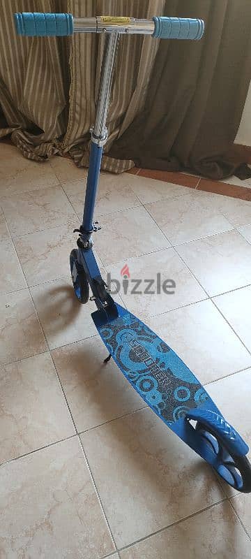 : سكوتر أزرق حديد قابل للطي