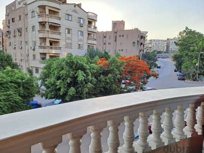 شقة رائعة بأرقى مناطق المقطم كاملة المرافق