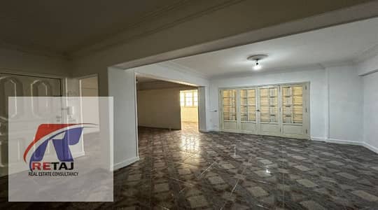 Apartment for sale, 200 sq m, on a busy street branching off Makram Ebeid Street, near the Children's Park, Nasr City. Apartment for sale, 200 sq m, on a busy street branching off Makram Ebeid Street, near the Children's Park, Nasr City.