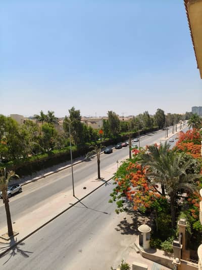 للبيع شقه بالسياحه الرابعه علي شارع عبد المنعم رياض امام كمبوند مينا جاردن سيتي