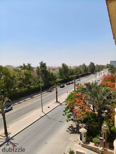 للبيع شقه بالسياحيه الرابعه علي شارع عبد المنعم رياض أمام كمبوند مينا جاردن سيتي