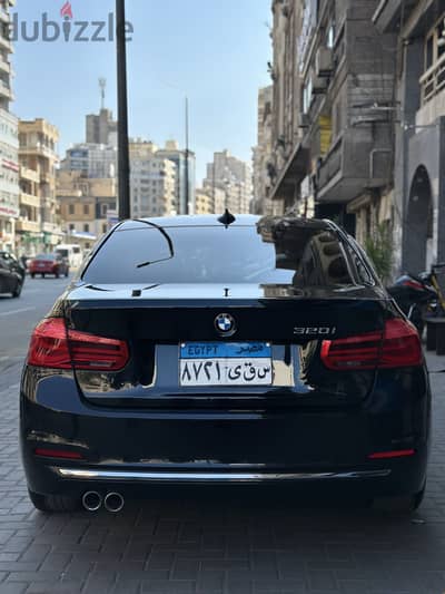 بي ام دبليو 320i 2018