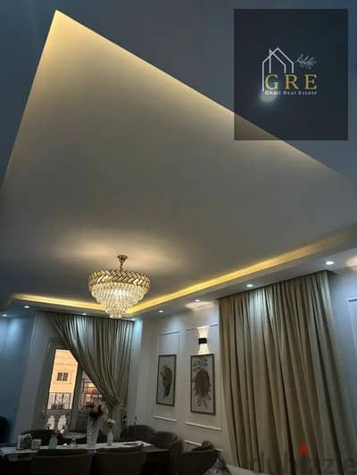 Opportunity for a distinctive sale: a 145m apartment with ultra-super luxurious finishing, personally executed with premium materials, registered with the real estate registry, with a share of the land, overlooking a 30-meter street, and ready for immediate occupancy.